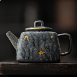 Old Rock Mud Teapot